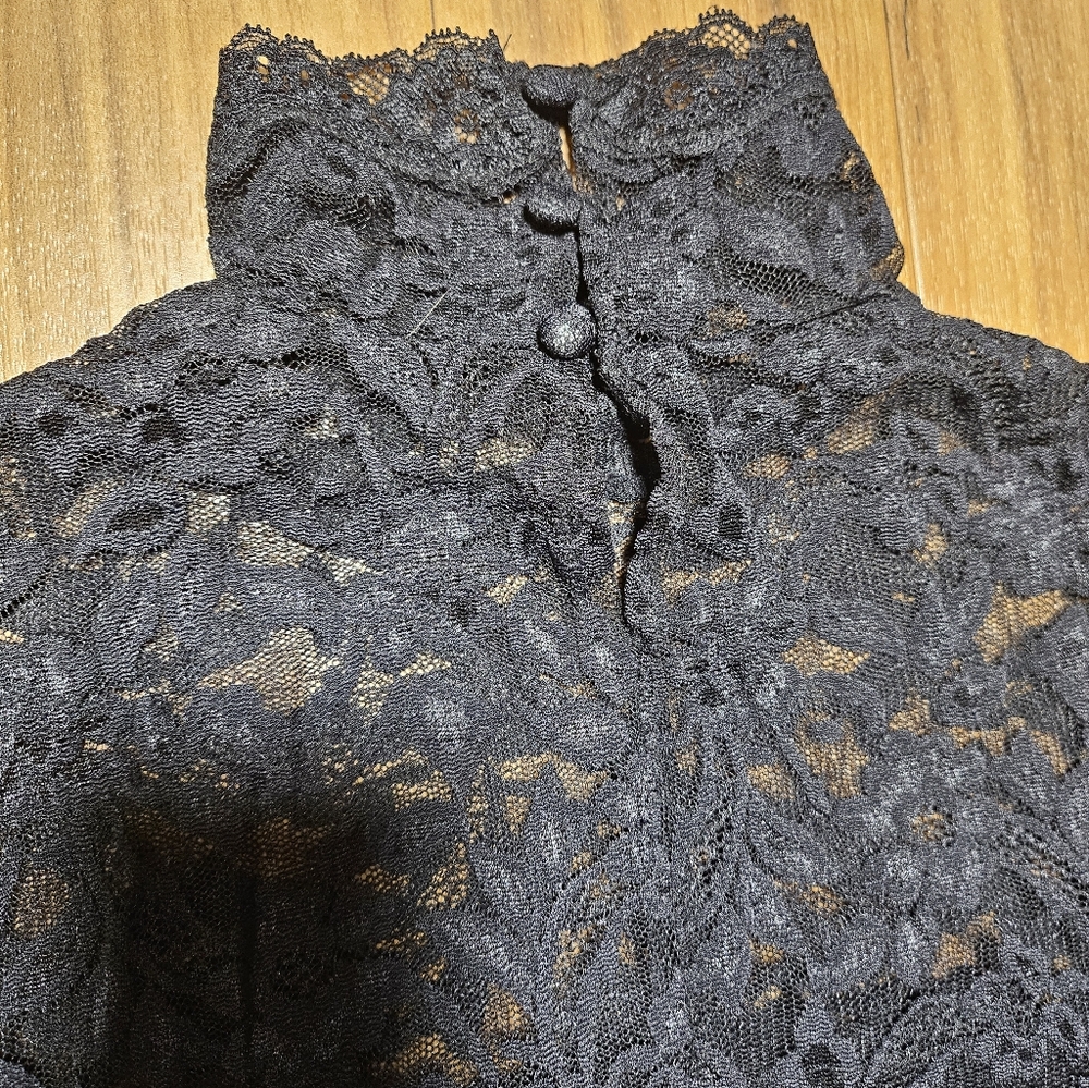 Backless Lace Dress - Picture 7 of 9